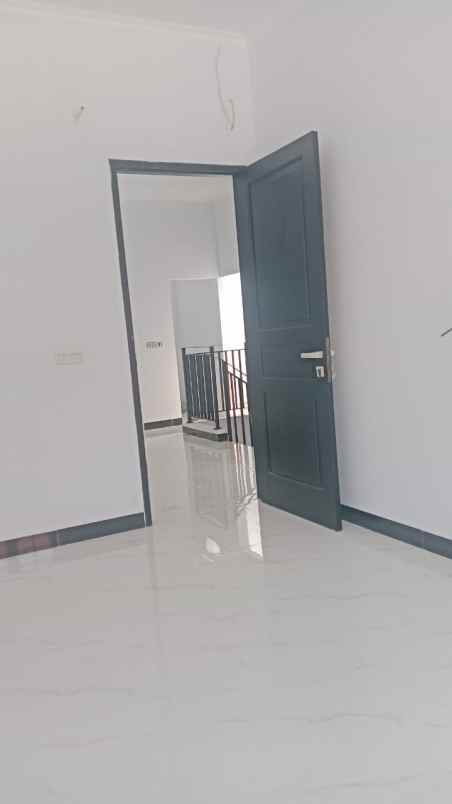 dijual rumah jl pondok kelapa duren