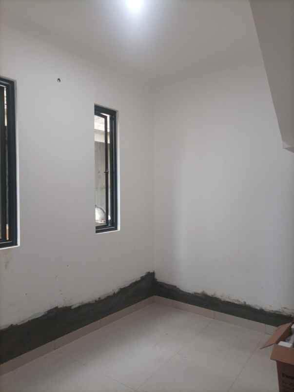 dijual rumah jl pondok kelapa duren