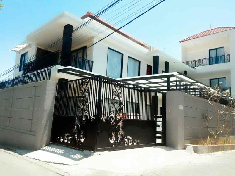 dijual rumah jl puri gading