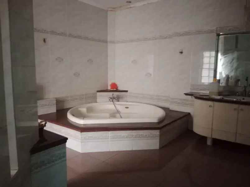 dijual rumah jl puri indah kembangan