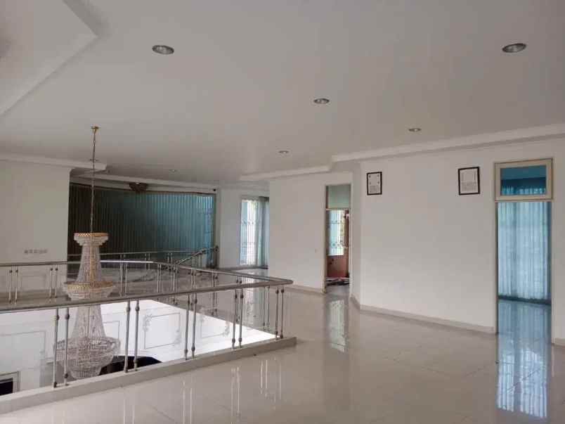 dijual rumah jl puri indah kembangan