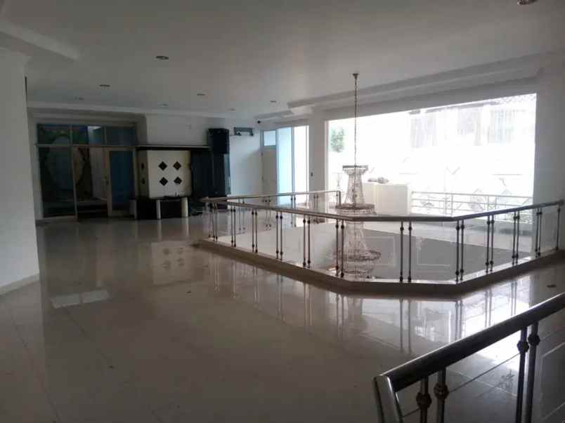 dijual rumah jl puri indah kembangan