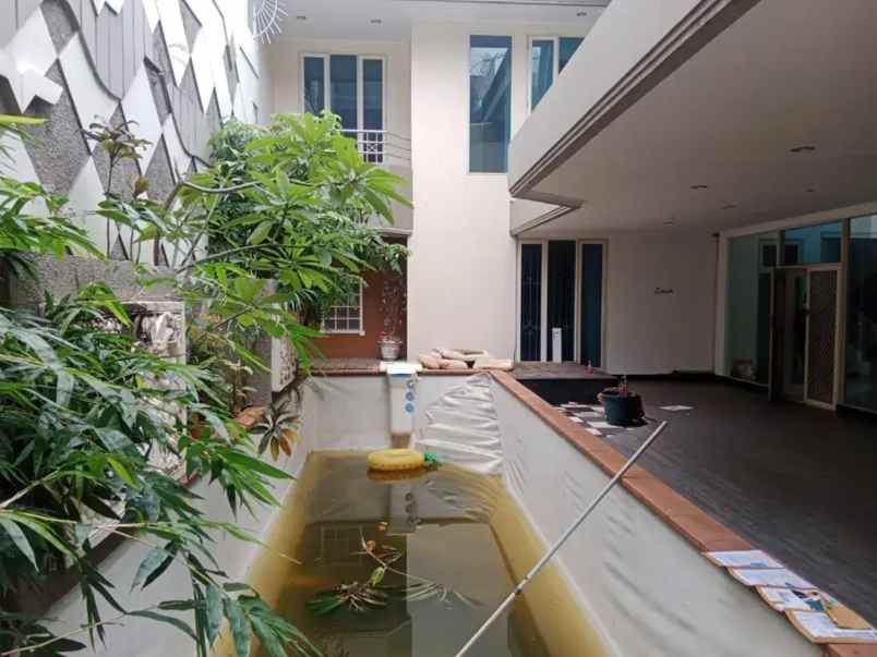 dijual rumah jl puri indah kembangan