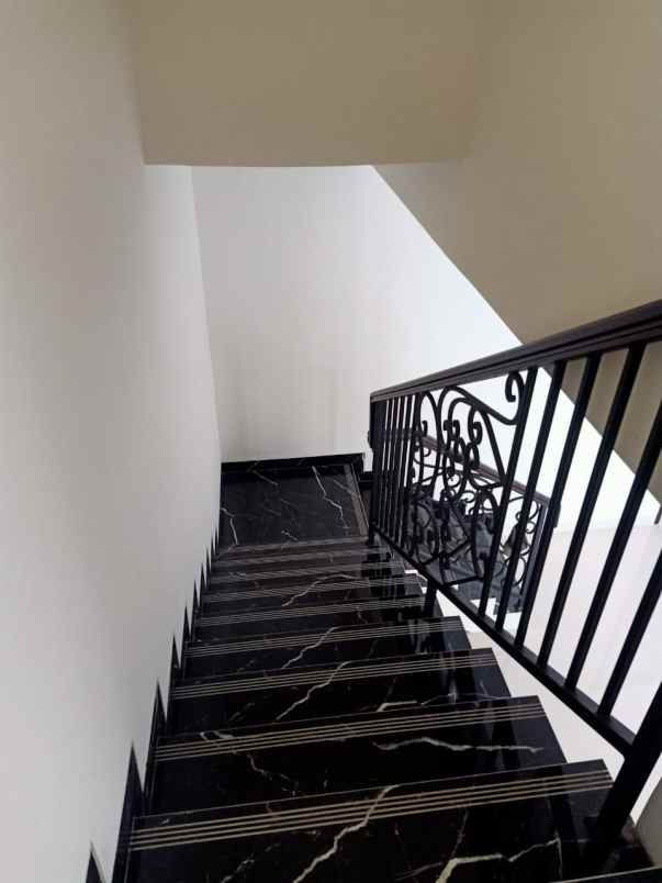 dijual rumah jl rawamangun jakarta timur