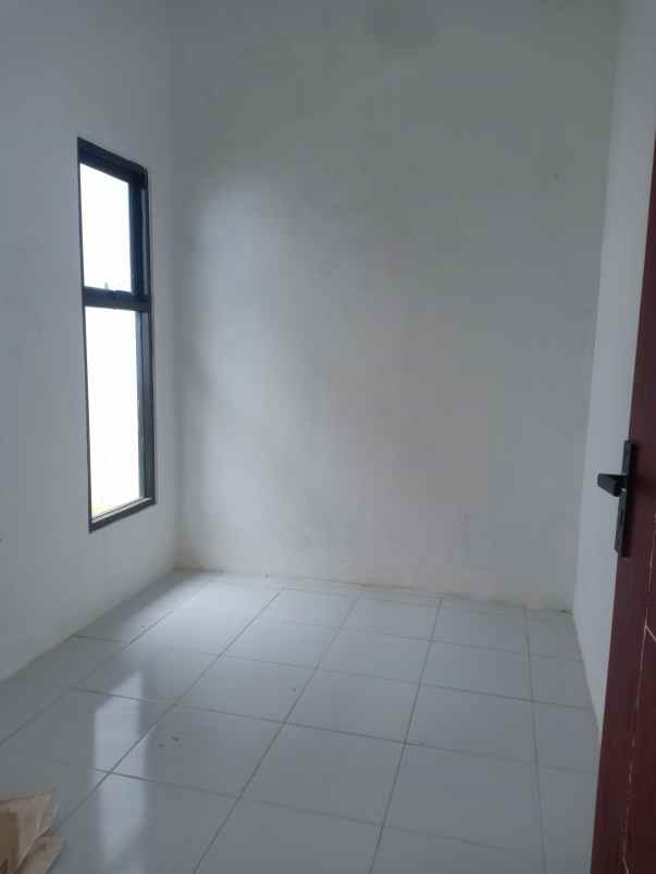 dijual rumah jl raya ciloa cikubangsari