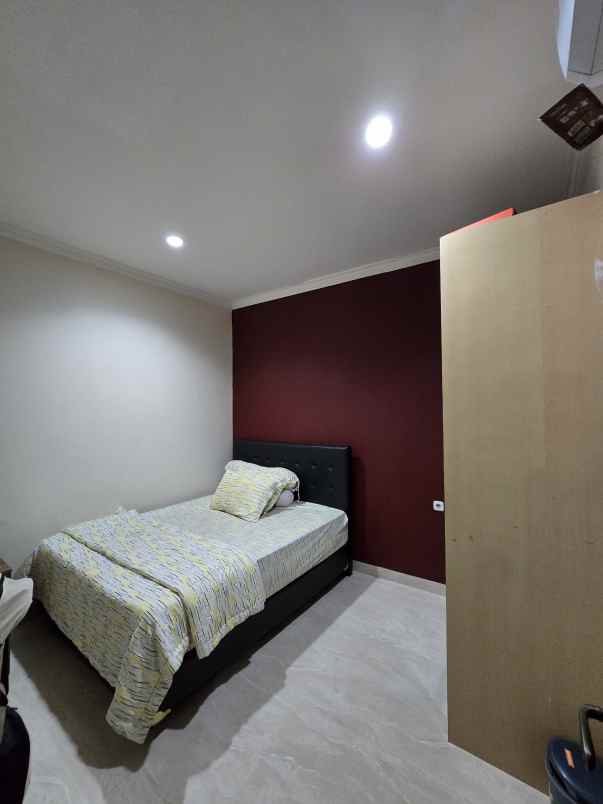 dijual rumah jl raya duren sawit