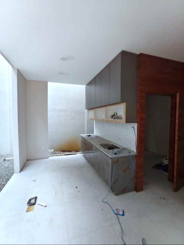 dijual rumah jl riung bandung