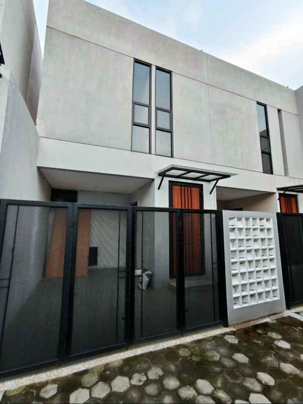 dijual rumah jl riung bandung