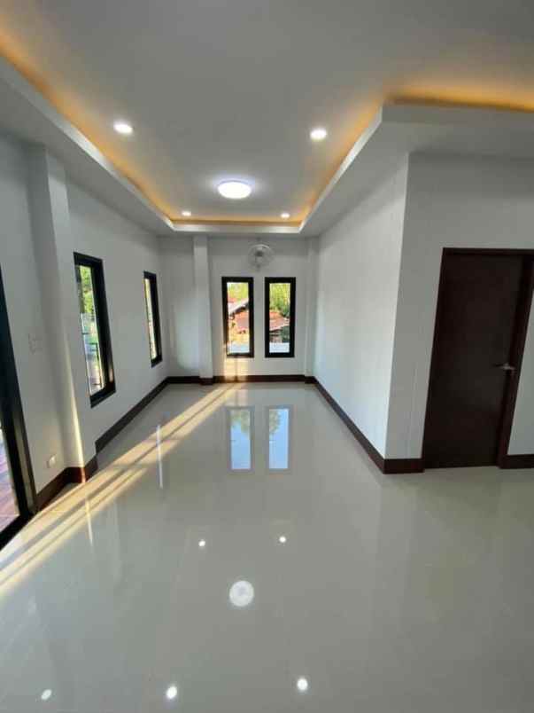 dijual rumah jl singgalang