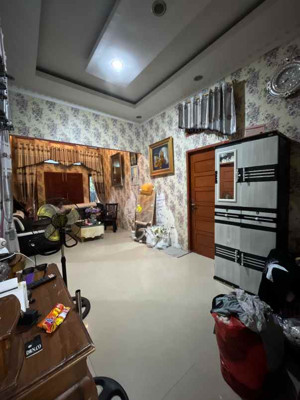 dijual rumah jl tengku bey