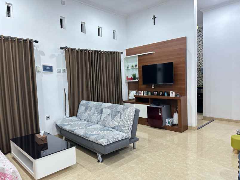 dijual rumah jl tutul no 9e