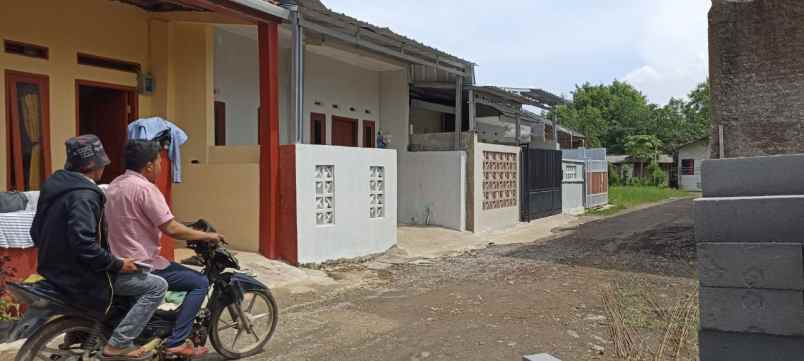 dijual rumah jln raya andir katapang