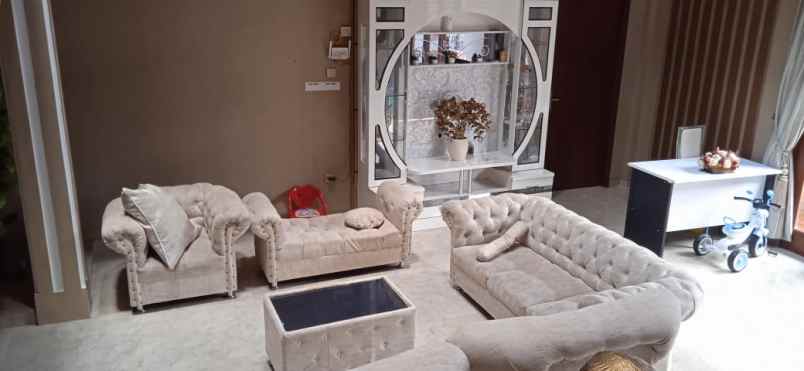 dijual rumah jln rusa