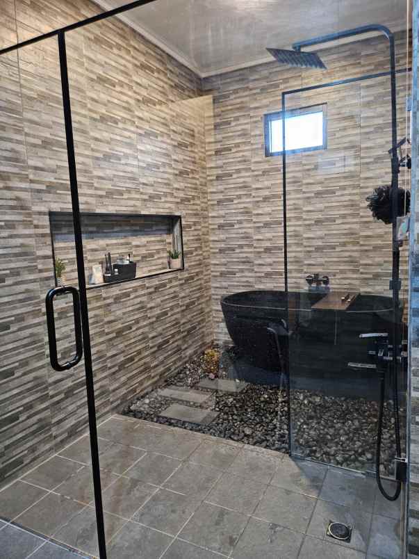 dijual rumah kamayangan residence