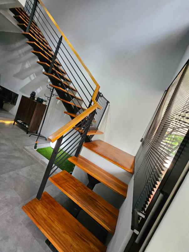 dijual rumah kamayangan residence