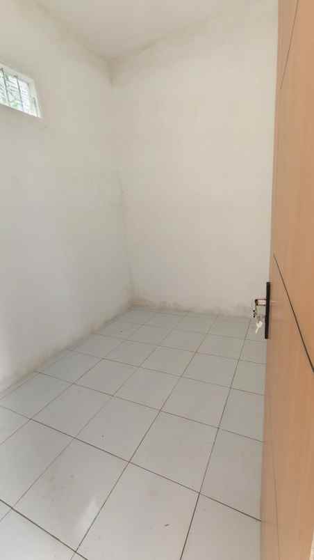 dijual rumah kambingan