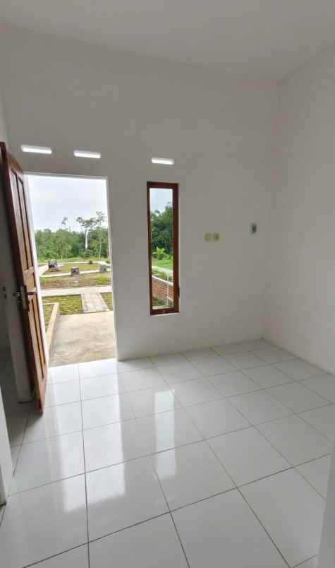 dijual rumah kambingan