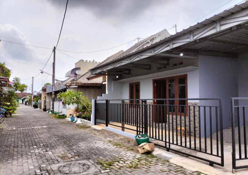 dijual rumah kantor kecamatan berbah