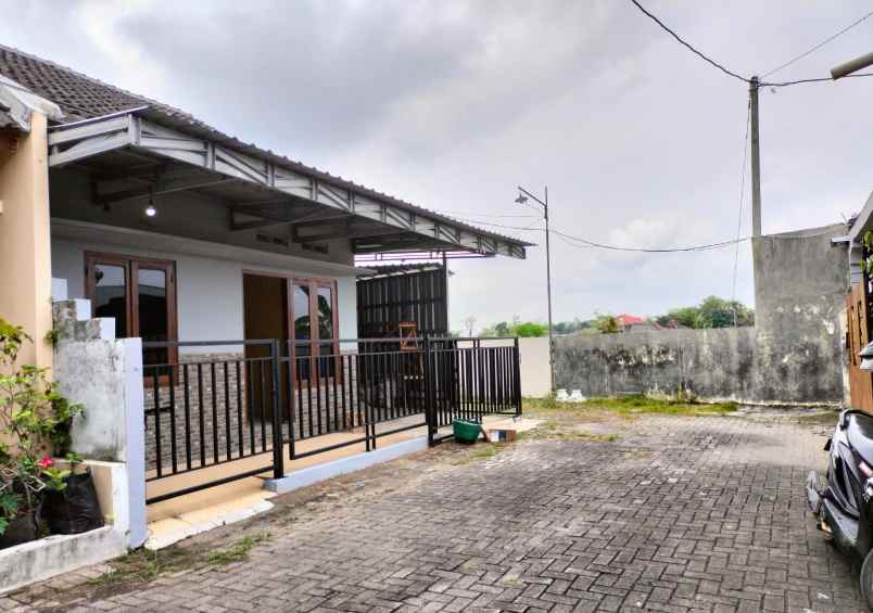 dijual rumah kantor kecamatan berbah