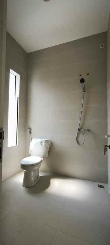 dijual rumah karang empat