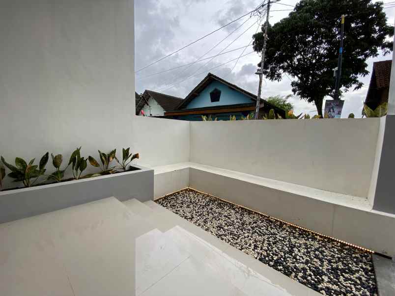 dijual rumah karta virendra jl utama pd