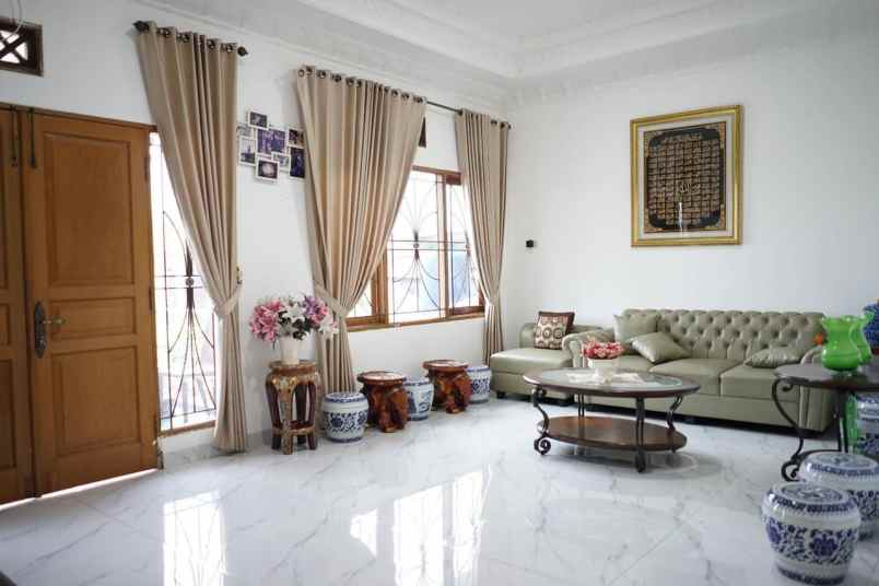 dijual rumah kebon jeruk