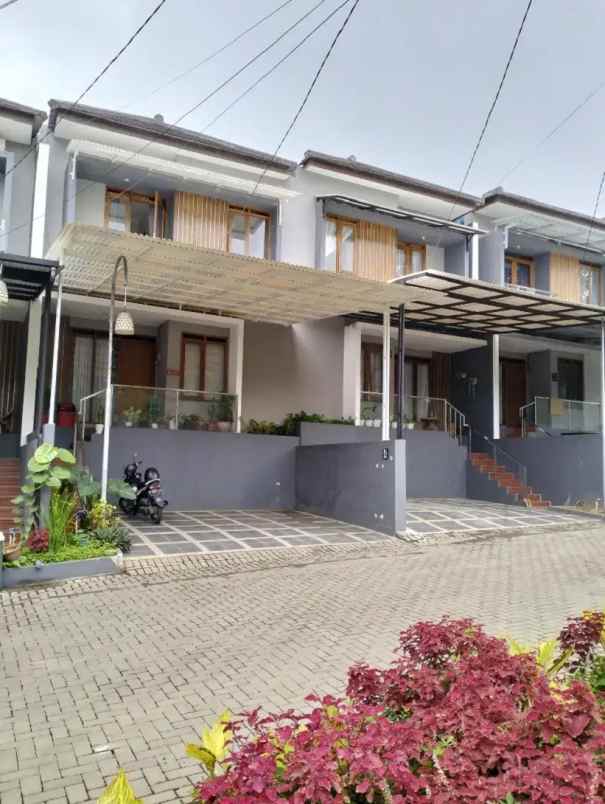 dijual rumah kec parongpong