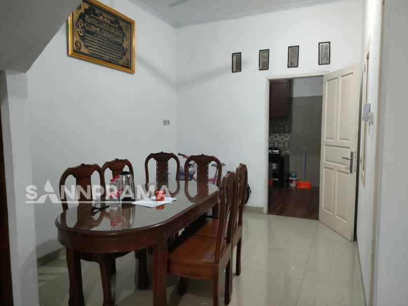 dijual rumah kelapa dua wetan