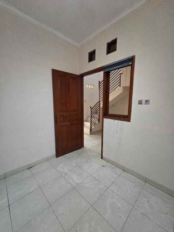 dijual rumah kemiri muka beji depok