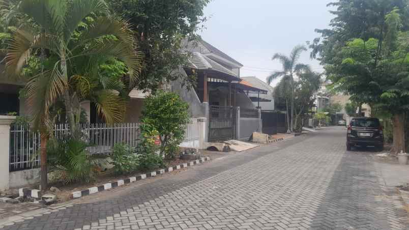 dijual rumah ketintang selatan