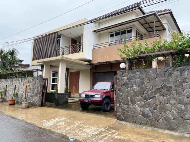 dijual rumah komp villa bandung indah