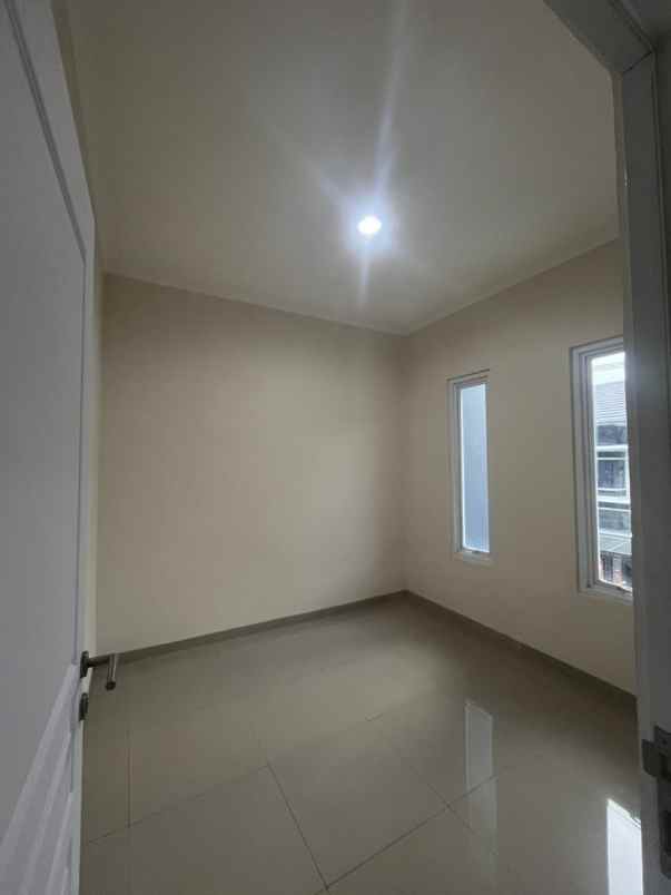 dijual rumah komplek citeureup 8 menit pemkot cimahi