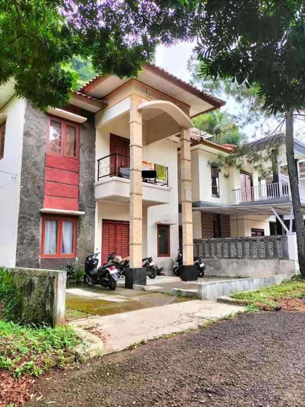 dijual rumah komplek ciwaruga