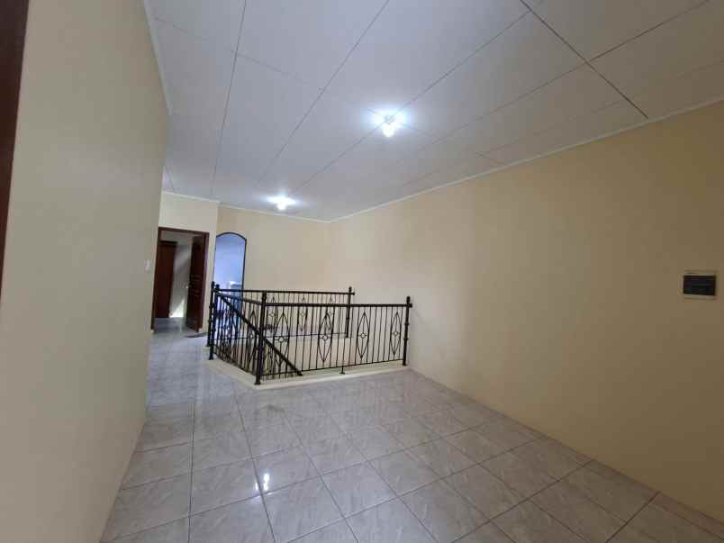 dijual rumah komplek duta kranji