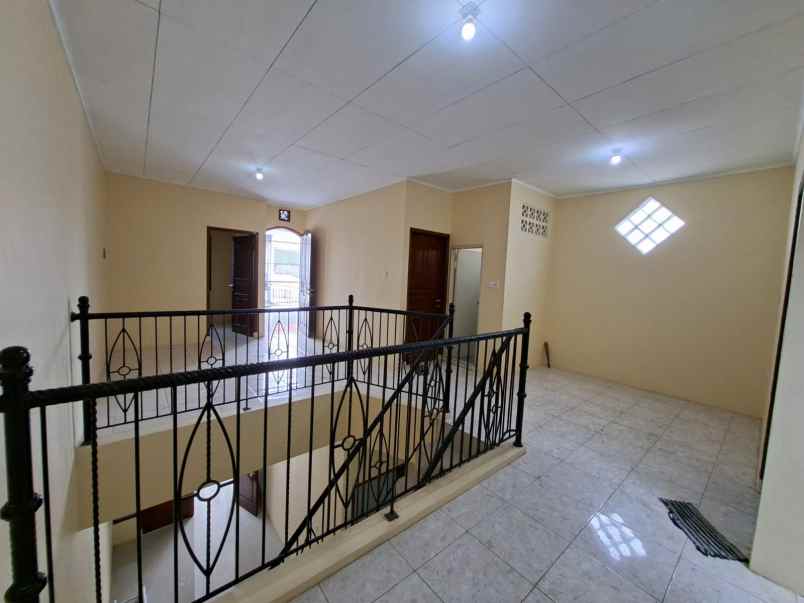 dijual rumah komplek duta kranji
