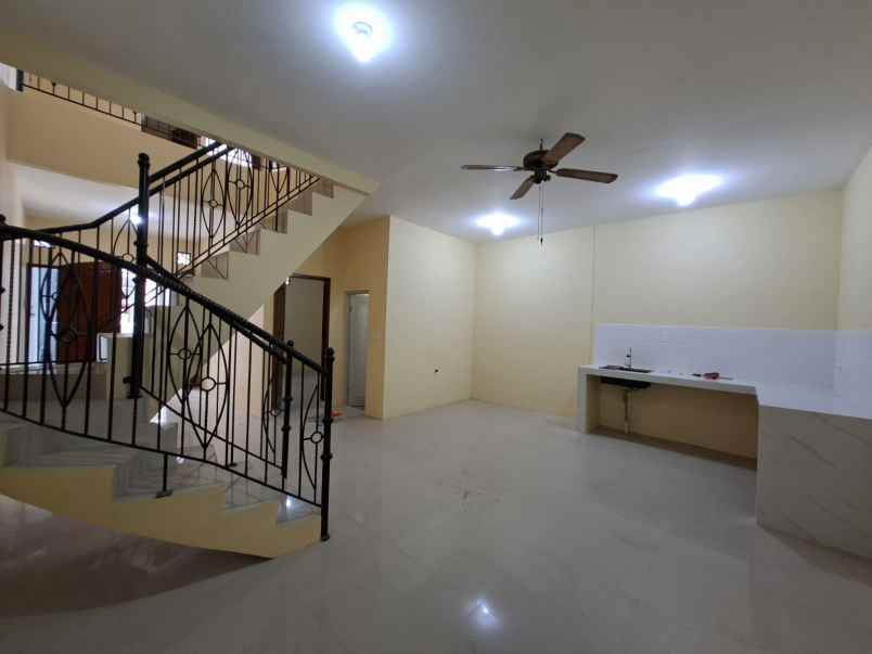 dijual rumah komplek duta kranji