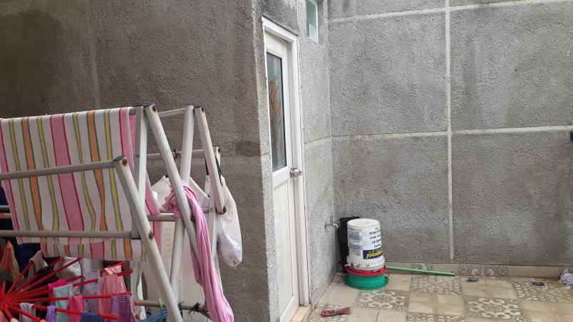 dijual rumah komplek flo residence kav