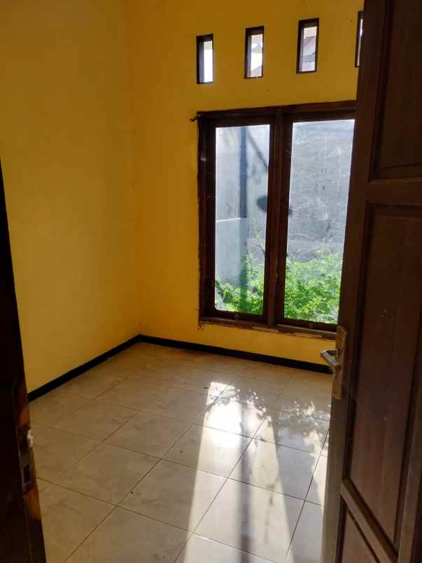 dijual rumah komplek graha safira semtim semarang