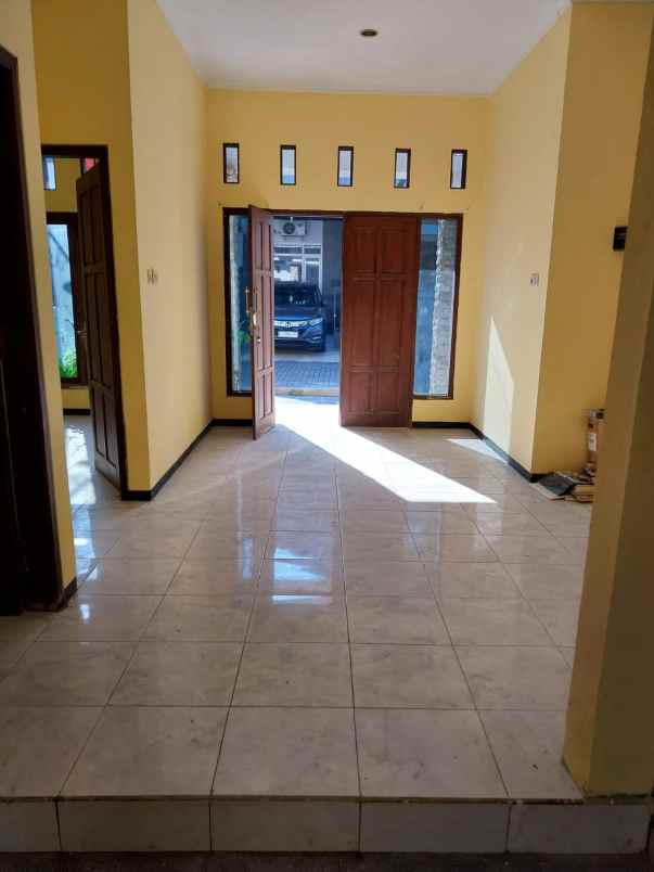 dijual rumah komplek graha safira semtim semarang