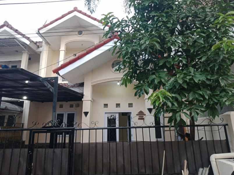 Rumah Dua Lantai Komplek Perumahan Cigadung Dago Bandung City