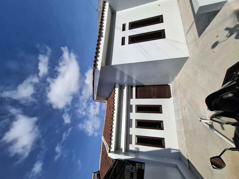 dijual rumah komplek lisvie village jl
