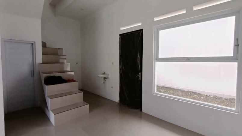 dijual rumah komplek margawangi