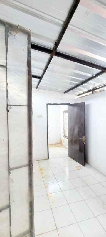 dijual rumah komplek pondok mas