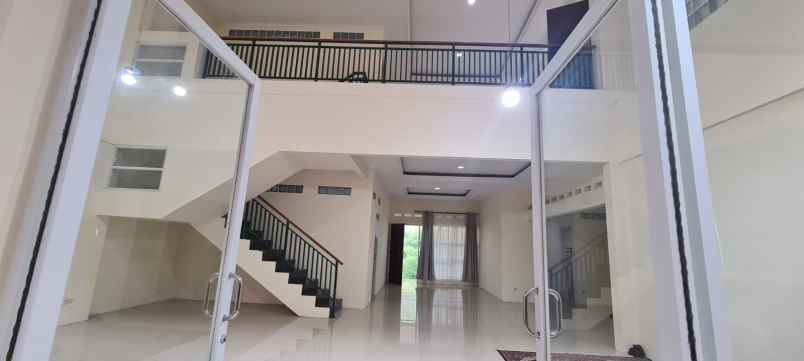 dijual rumah komplek setra duta bandung