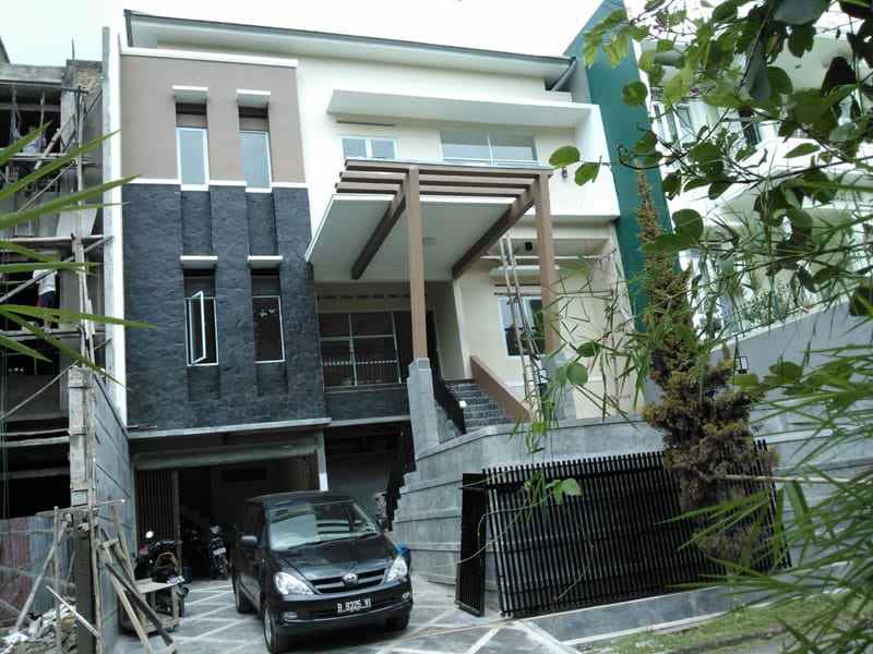dijual rumah komplek setra duta bandung