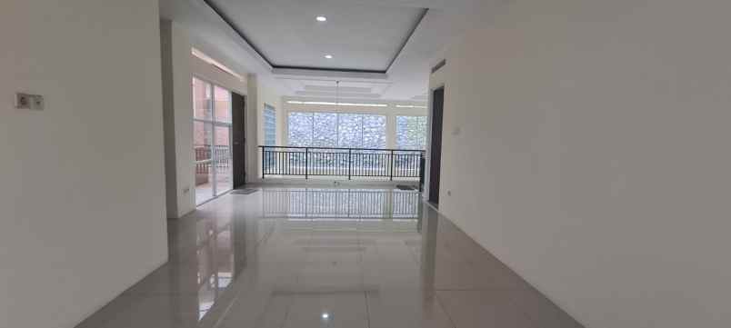 dijual rumah komplek setra duta bandung