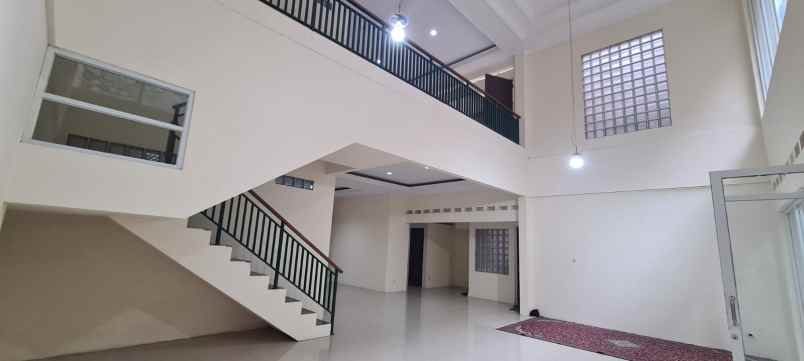 dijual rumah komplek setra duta bandung