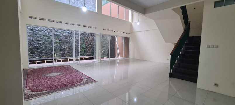 dijual rumah komplek setra duta bandung