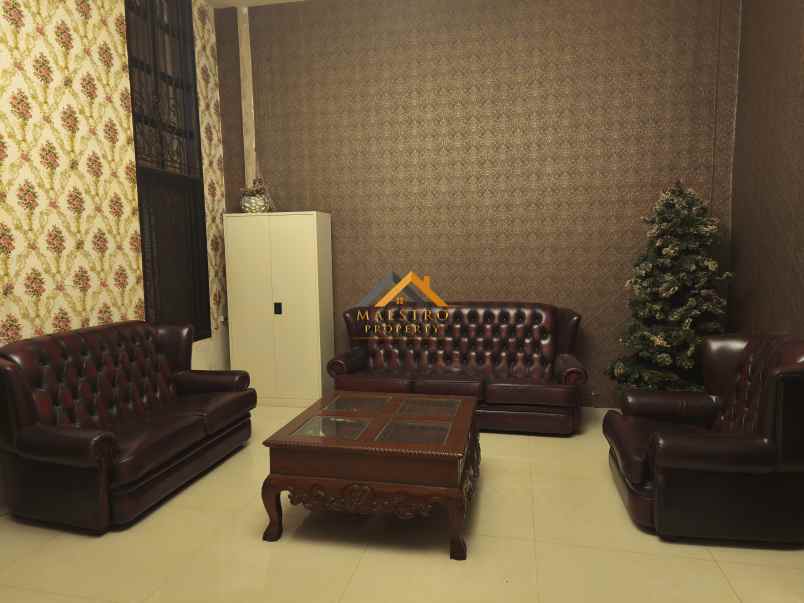 dijual rumah komplek the palace