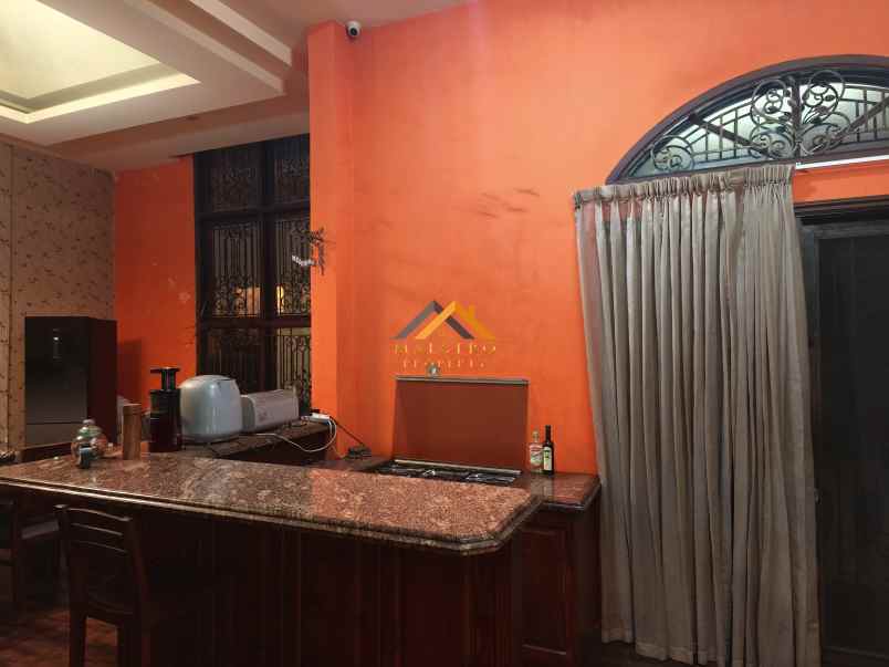 dijual rumah komplek the palace